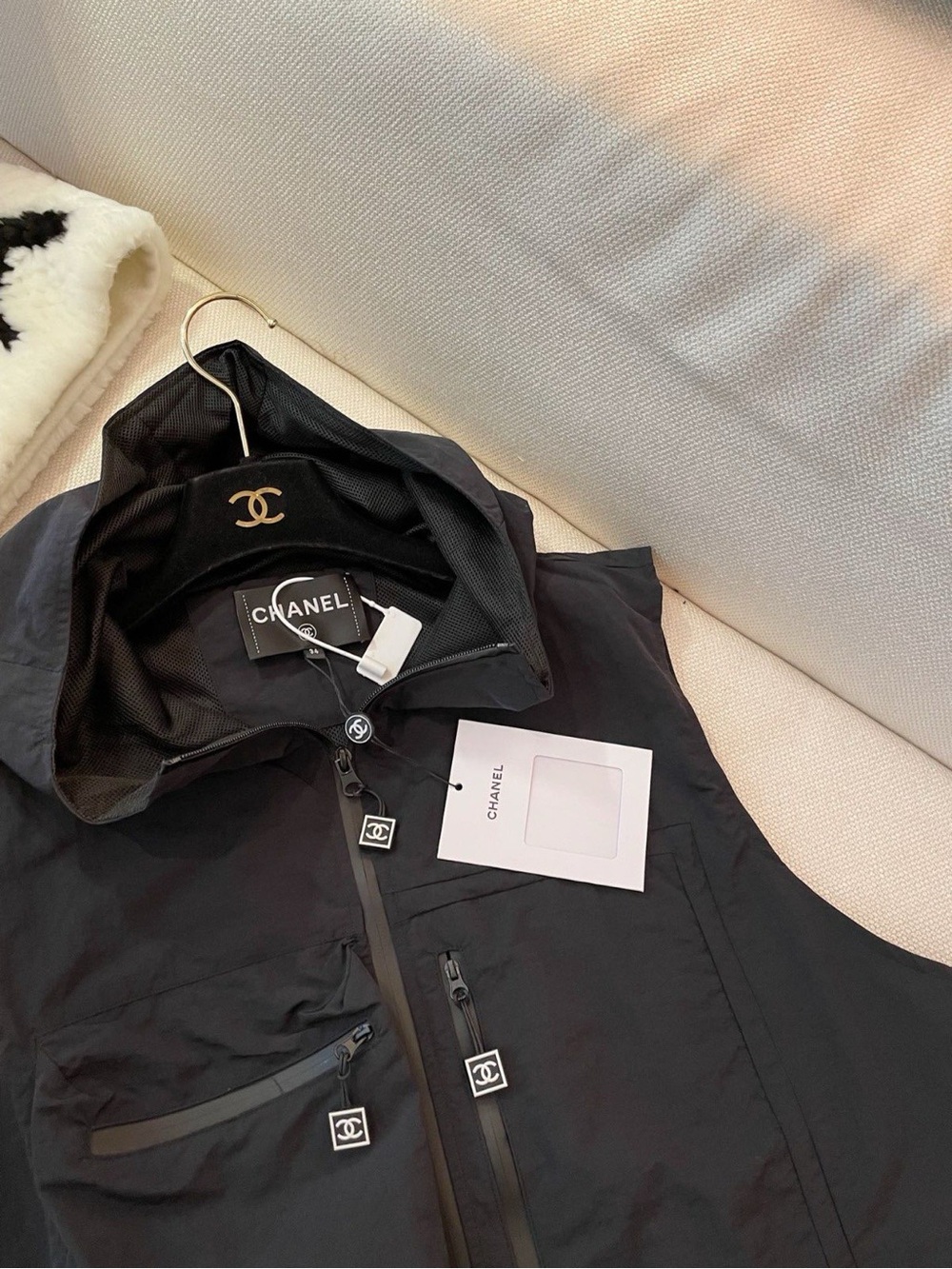 CHANEL Black Hooded Utility Vest with CC Logo Accents - Picture 4 of 7